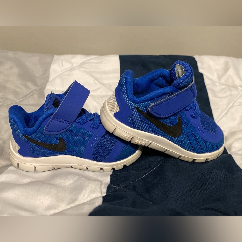 Nike tennis shoes